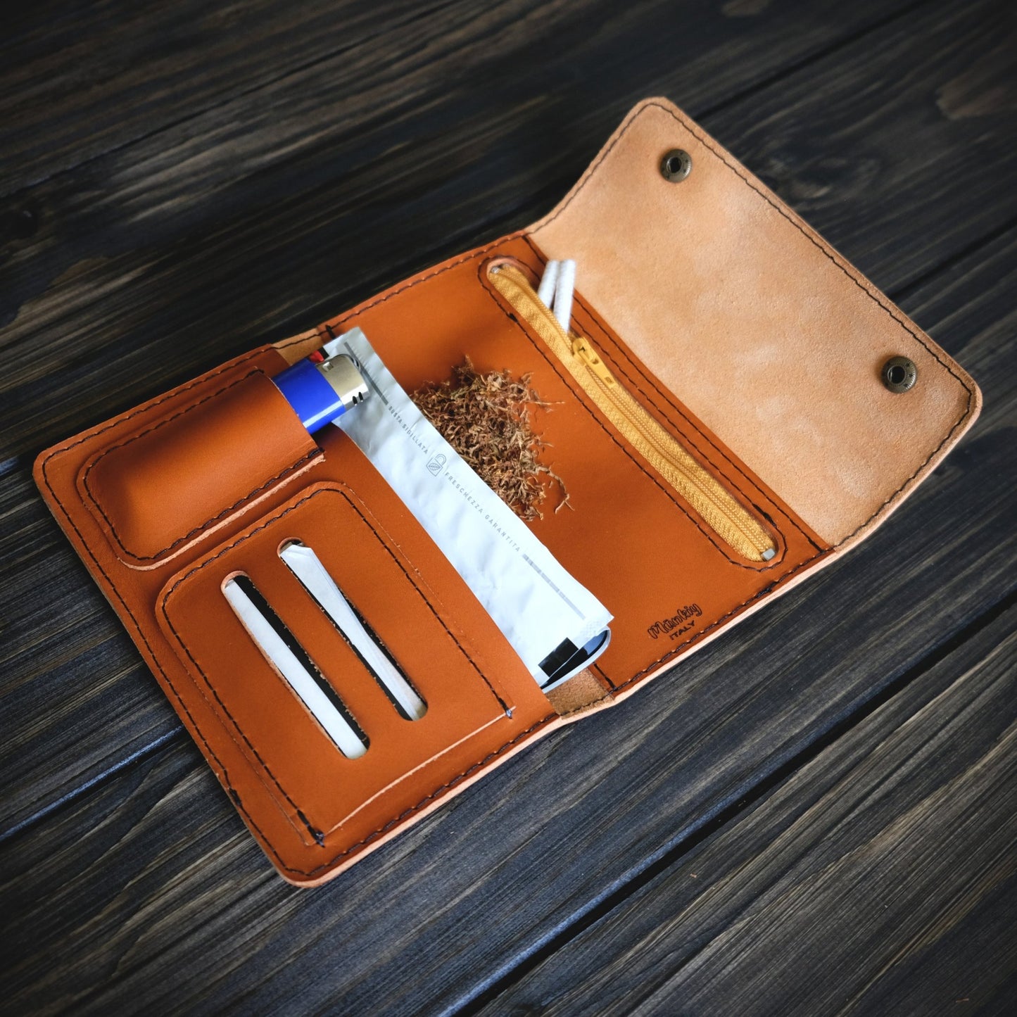Astuccio porta tabacco in pelle personalizzabile marrone - Munkiy Italy - Astuccio per tabacco