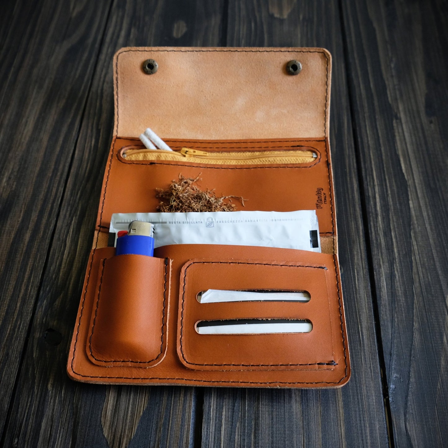 Astuccio porta tabacco in pelle personalizzabile marrone - Munkiy Italy - Astuccio per tabacco