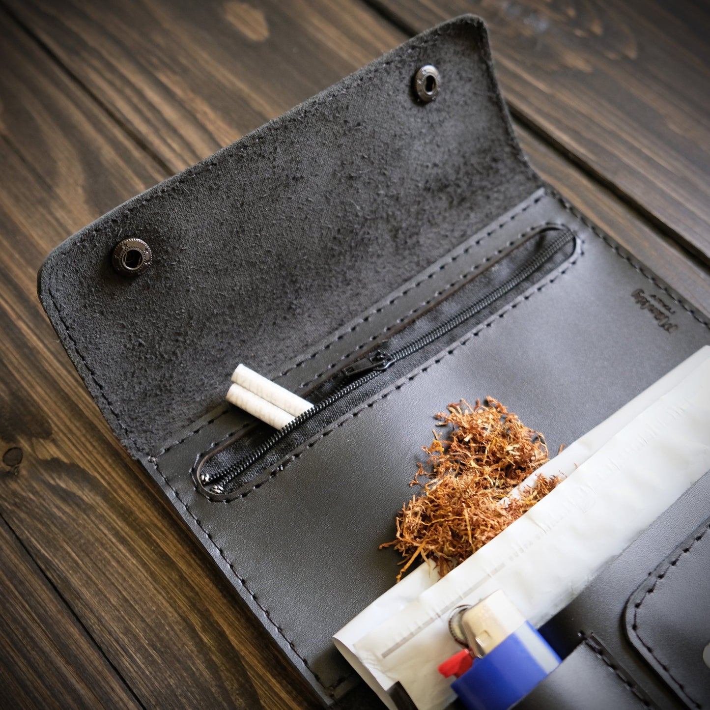 Astuccio porta tabacco in pelle personalizzabile nero - Munkiy Italy - Astuccio per tabacco
